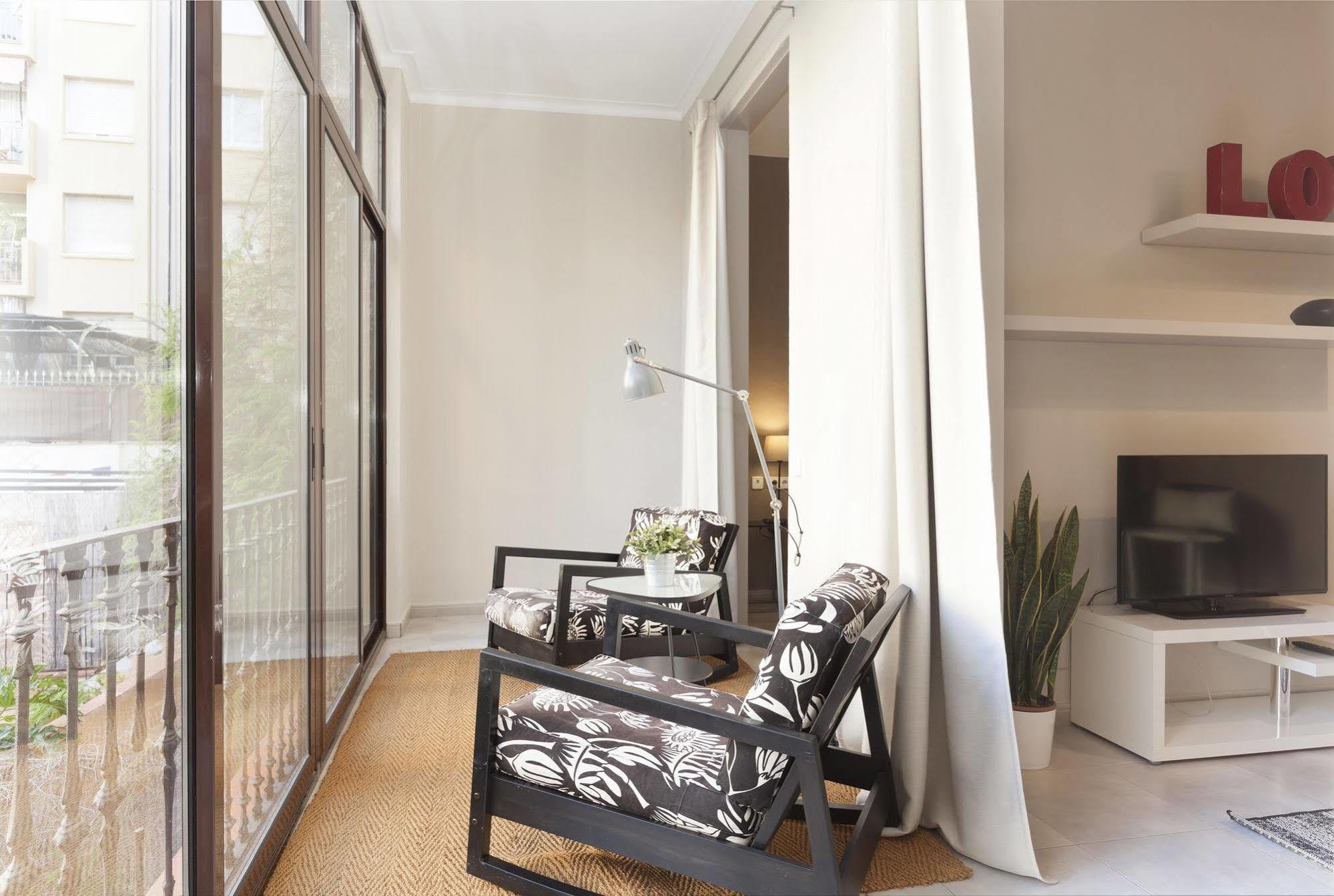 Easy Sleep Gaudi Terrace Apartment Barcelona Luaran gambar