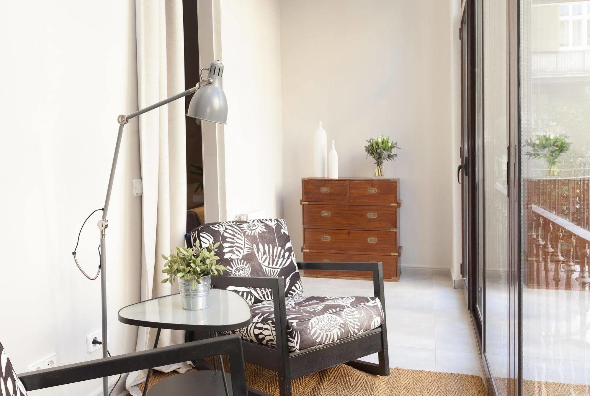 Easy Sleep Gaudi Terrace Apartment Barcelona Luaran gambar