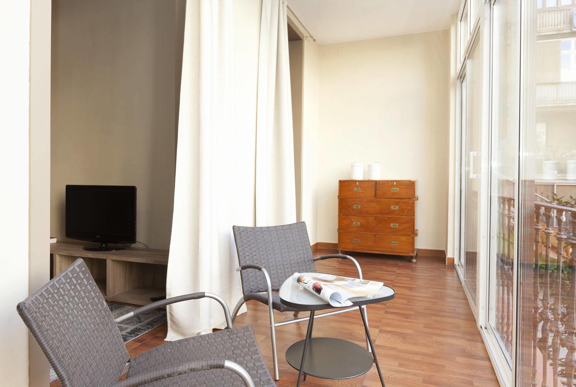 Easy Sleep Gaudi Terrace Apartment Barcelona Luaran gambar