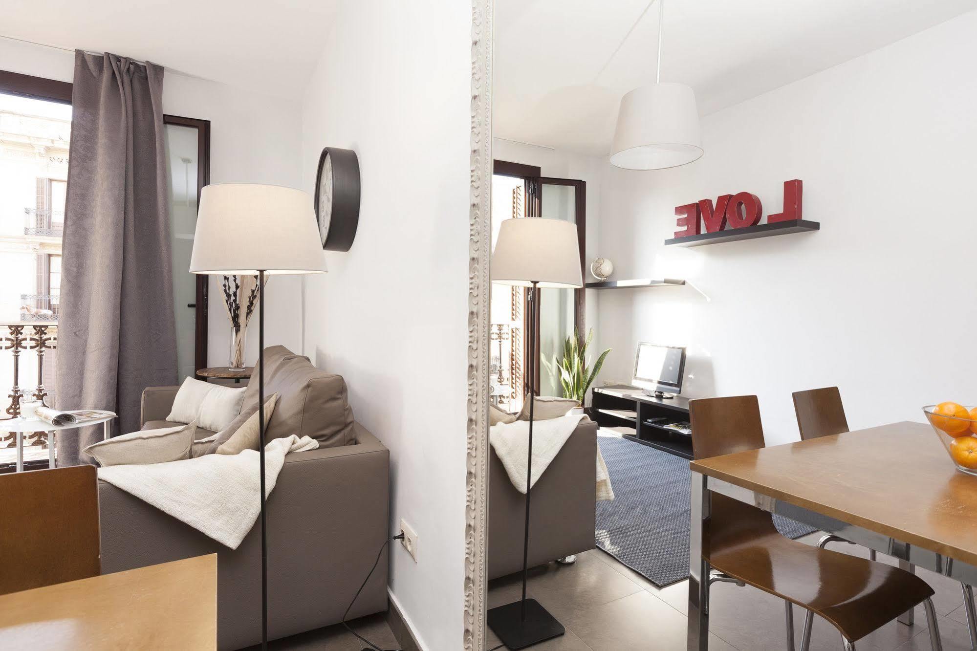Easy Sleep Gaudi Terrace Apartment Barcelona Luaran gambar